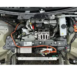 1103565-00-A Розпірка передніх стаканів Tesla Model 3 2018- 1103565-00-A Розпірка передніх стаканів Tesla Model 3 2018-