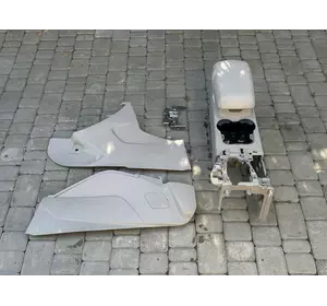 Подлокотник / центральна консоль / Підлокітник Форд Фокус мк3 11-16 Подлокотник / центральна консоль / Підлокітник Форд Фокус мк3 11-16