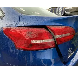 Задние стопи Фари в крышку багажника в Крило Ford Focus mk3 15-18 Задние стопи Фари в крышку багажника в Крило Ford Focus mk3 15-18