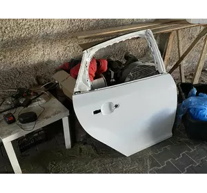 Задня права Дверка PNT: YZ Форд фокус мк3 11-18 / Ford Focus mk3 Задня права Дверка PNT: YZ Форд фокус мк3 11-18 / Ford Focus mk3