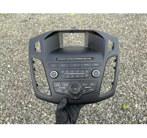 F1EB-18835-J  Декоративна решітка Ford Focus mk3 2015-2018 Решітка обдува F1EB-18835-J  Декоративна решітка Ford Focus mk3 2015-2018 Решітка обдува