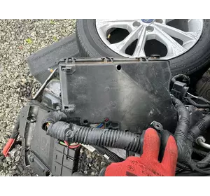 AV6T-14A142-AB Коса блоку запобіжників Ford Escape mk2 2011-2019 AV6T-14A142-AB Коса блоку запобіжників Ford Escape mk2 2011-2019