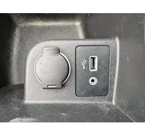 951610073C Модуль USB Прикурювач, CarPlay Nissan Kicks 2018-2020 951610073C Модуль USB Прикурювач, CarPlay Nissan Kicks 2018-2020