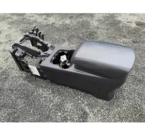 Ford Focus mk3 11-15 центральна консоль підлокітник Ford Focus mk3 11-15 центральна консоль підлокітник