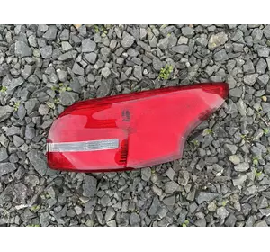 F1EZ-13405-B Задній зовнішній ліхтар в крило Ford Focus mk3 2015-2018 Седан F1EZ-13405-B Задній зовнішній ліхтар в крило Ford Focus mk3 2015-2018 Седан